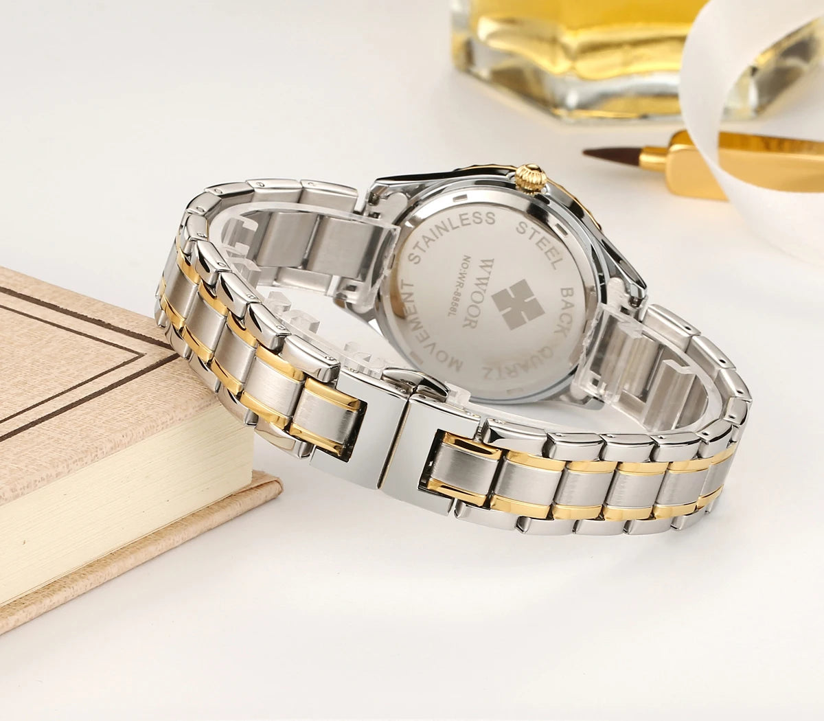 Relógio feminino Cravejado com Pedras WWOOR 8856L-b - A prova d'água